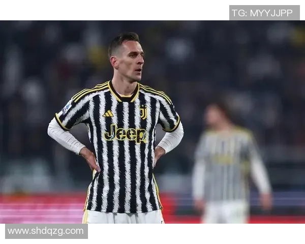 波兰著名前锋领军足坛辉煌历程与绿茵场传奇故事